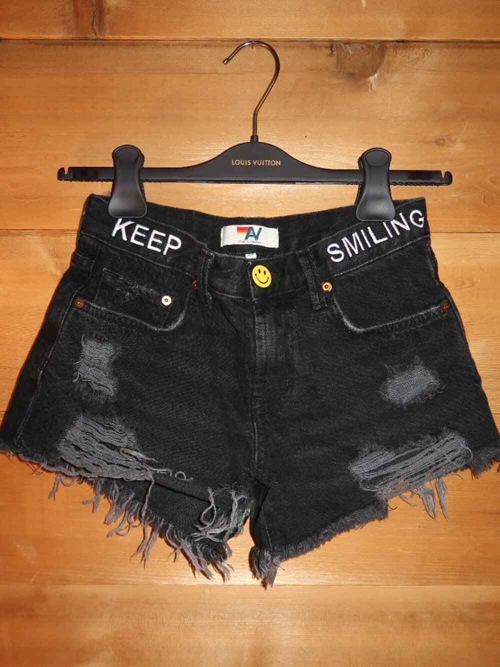 LIKE NEW MID RISE BOYFRIEND CUTOFF KEEP SMILING JEAN SHORTS - VINTAGE BLACK